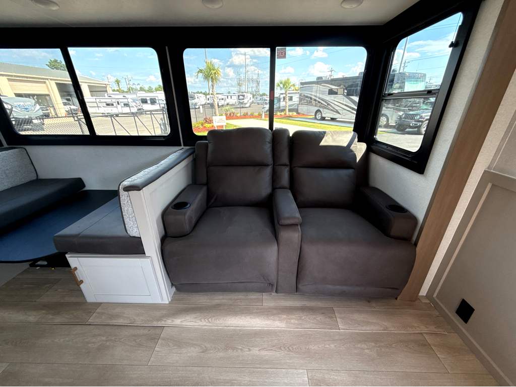 2027 JAYCO JAY FEATHER 30RKB - Image 13