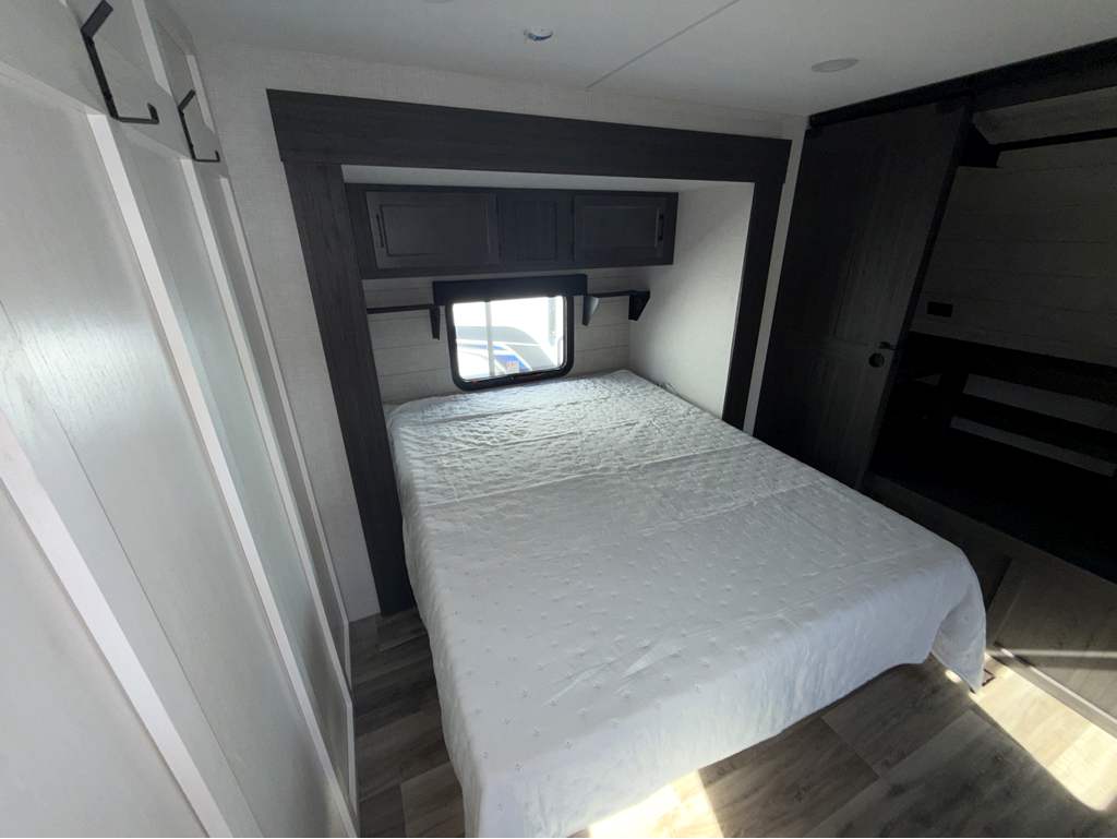 2026 VENTURE RV STRATUS 302VBH - Image 26