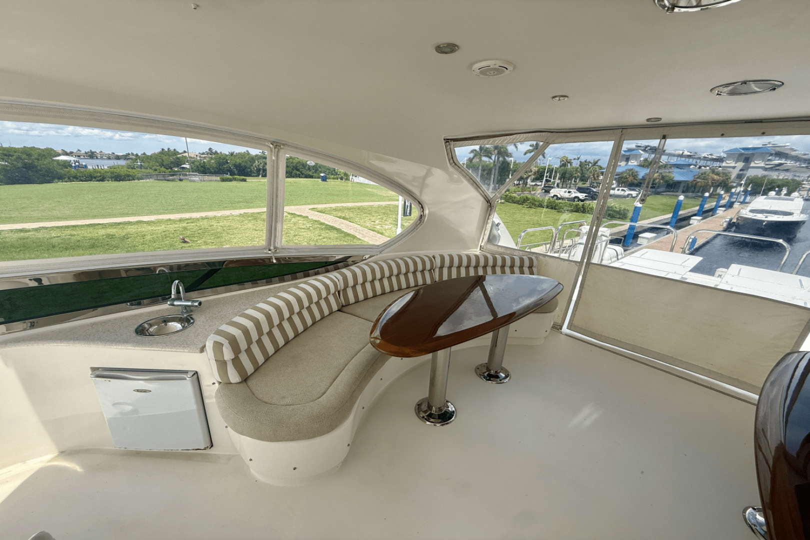 2005 68 FLYBRIDGE - Image 13
