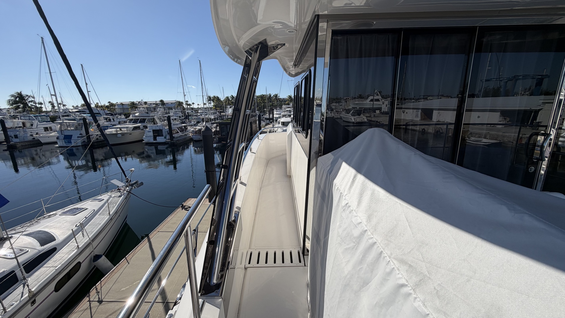 2025 Aquila 54 ENCLOSED BRIDGE - Image 13