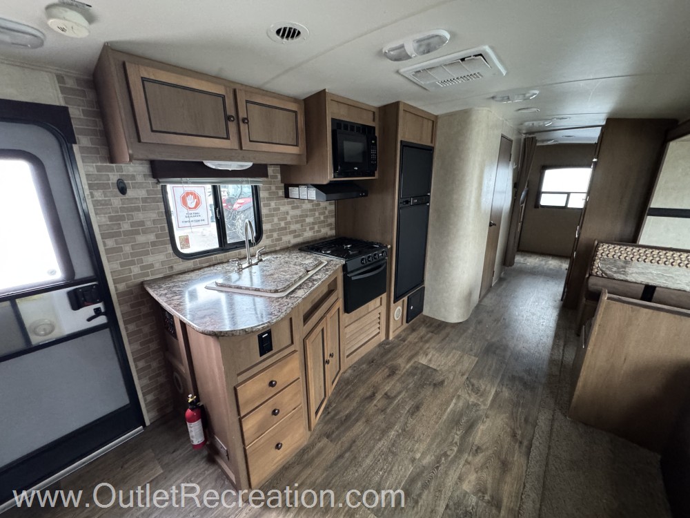 2015 Cruiser RV Shadow Cruiser 313BHS - Image 7