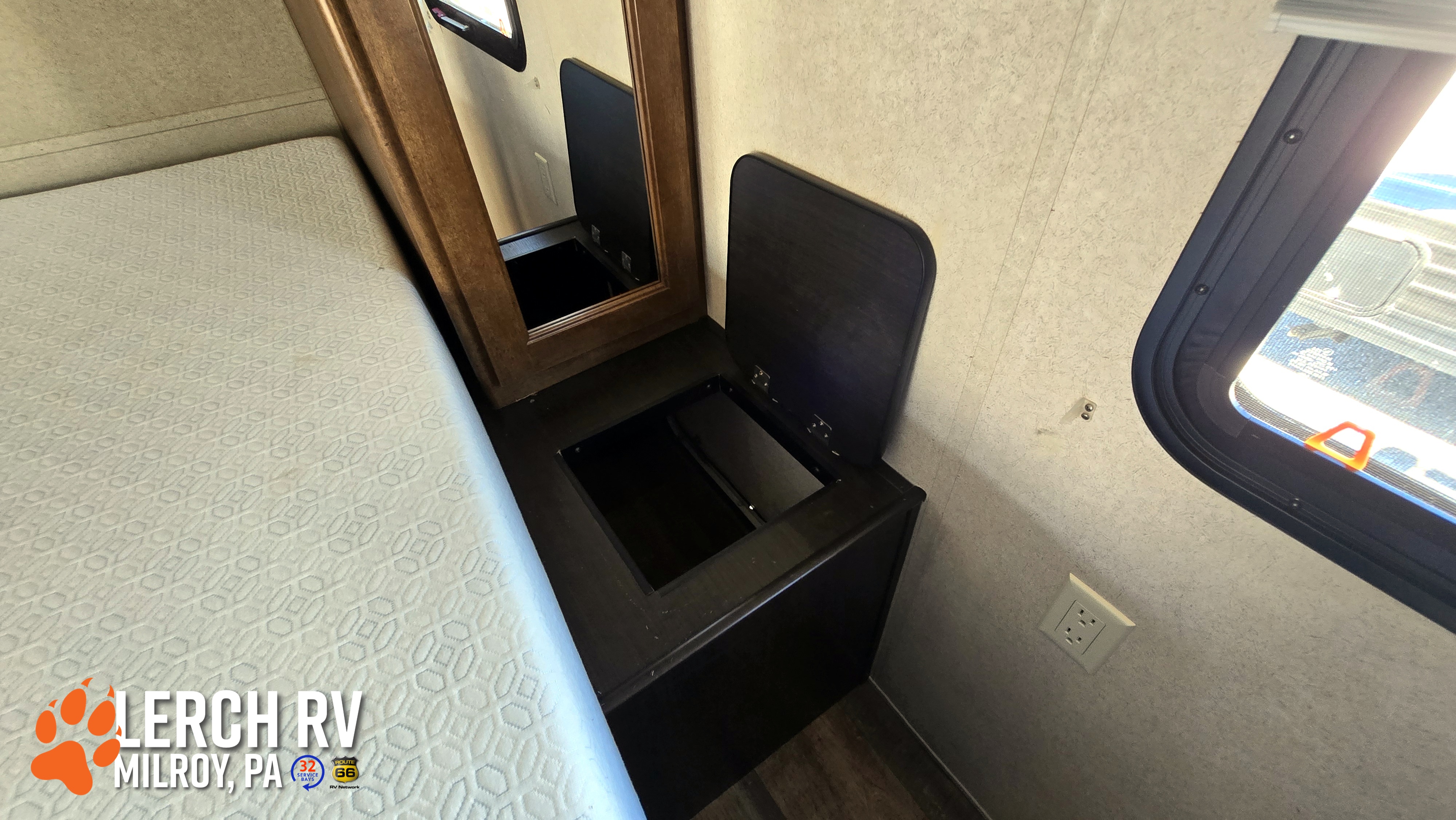2017 Forest River Salem T32BHDS - Image 23