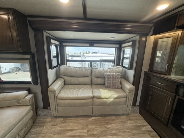 2020 Grand Design Solitude 380FL - Image 16