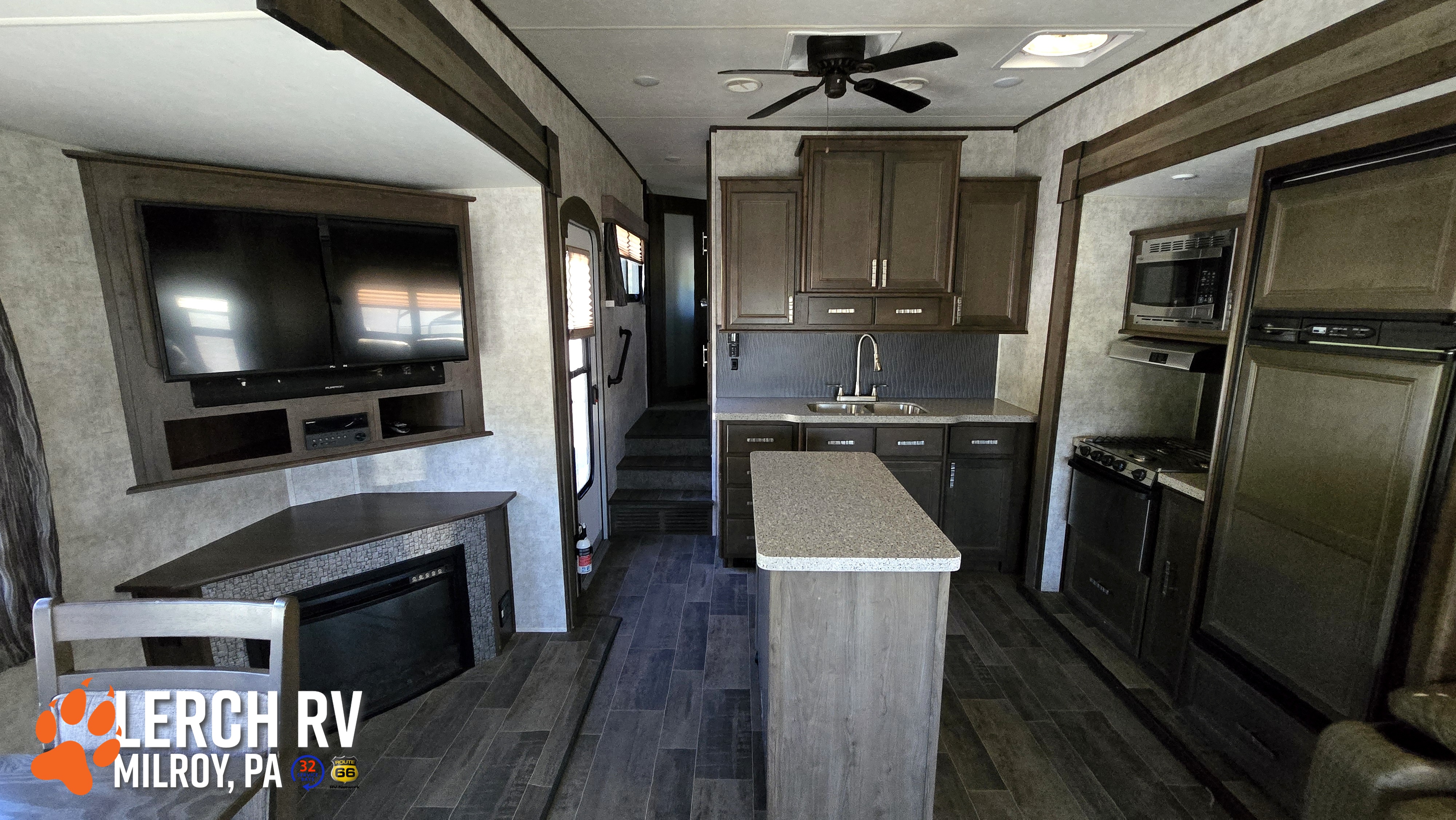 2017 Highland Ridge Roamer RT340FLR - Image 19