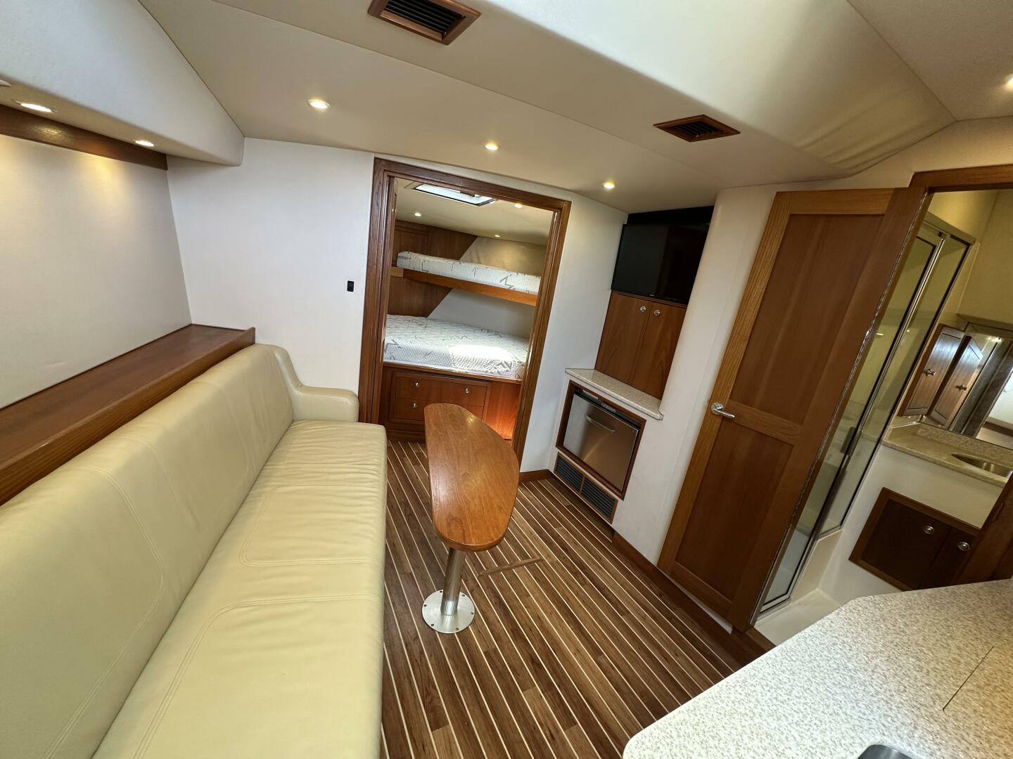 2007 Albemarle 360 Express - Image 9