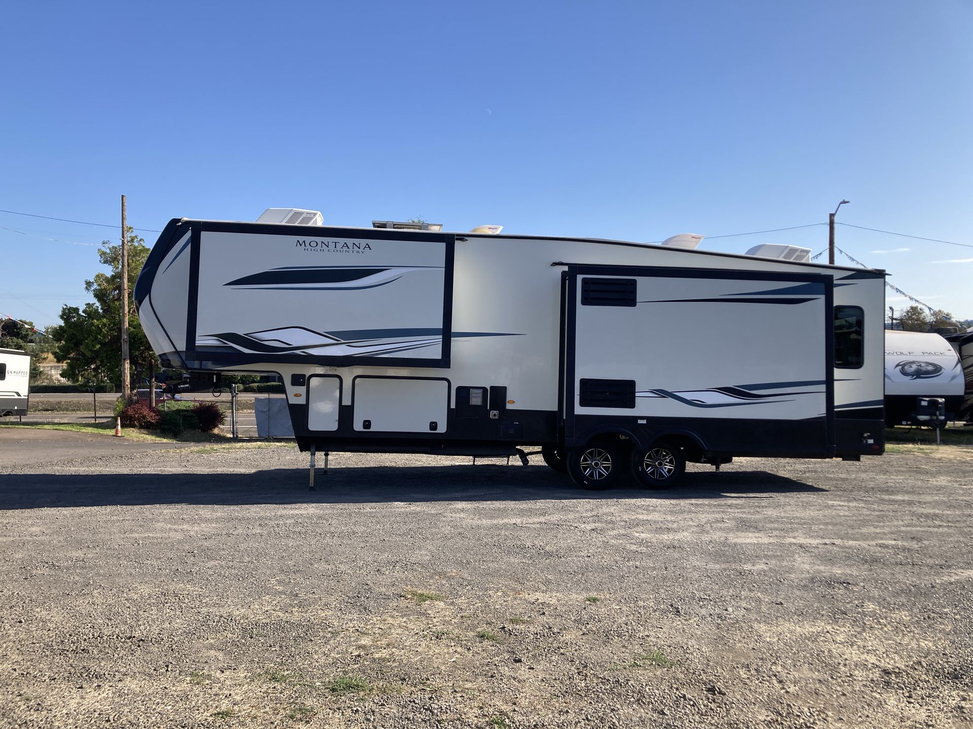 2022 Keystone Montana High Country 295RL - Image 14