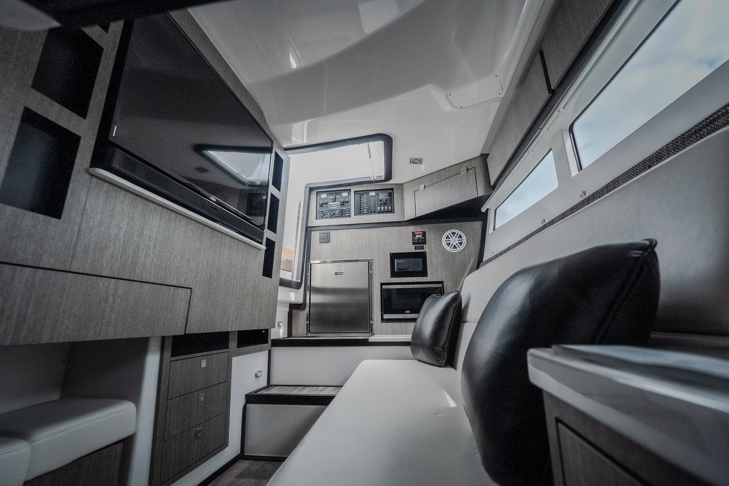 2025 Monterey 385SS - Image 28