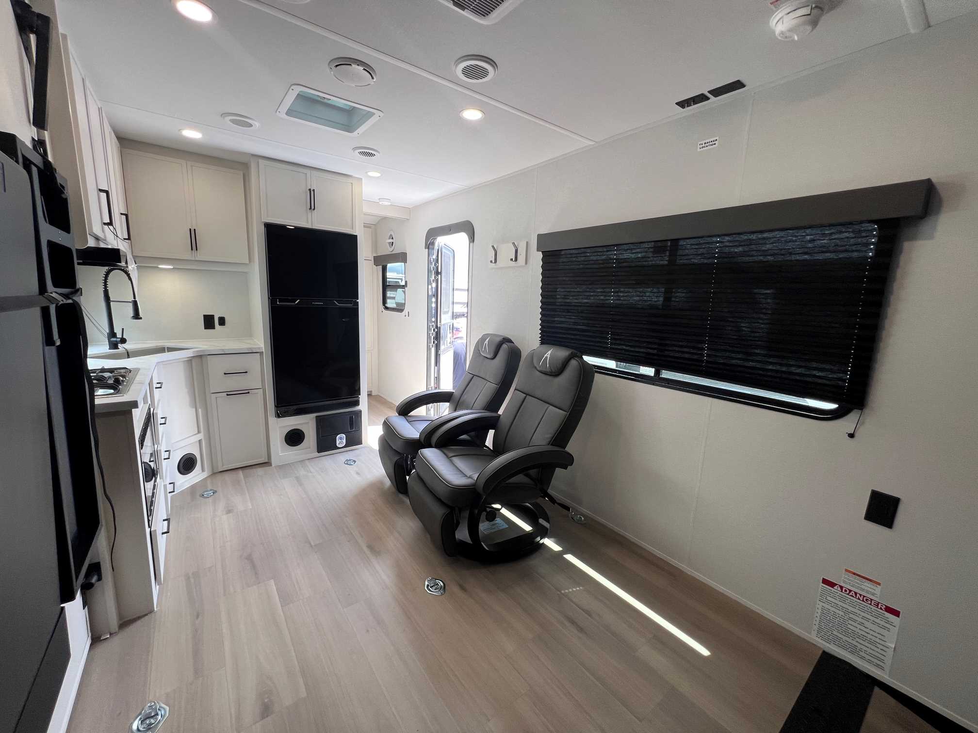2027 Grand Design Momentum MAV 17MAV - Image 8