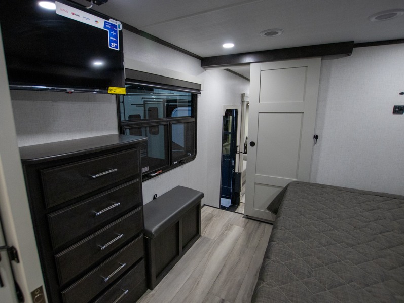 2025 Keystone Alpine 3910RK - Image 18