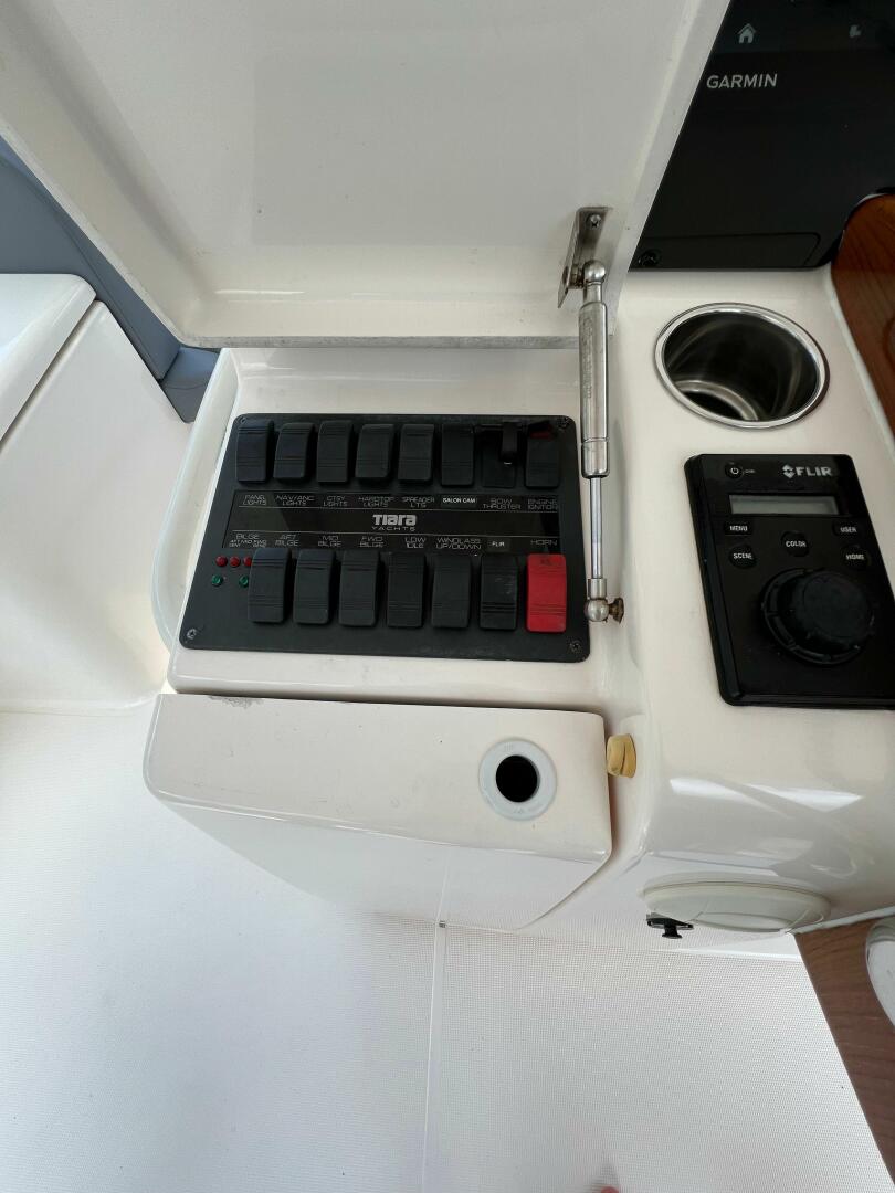 2015 Tiara Yachts 48 Convertible - Image 19