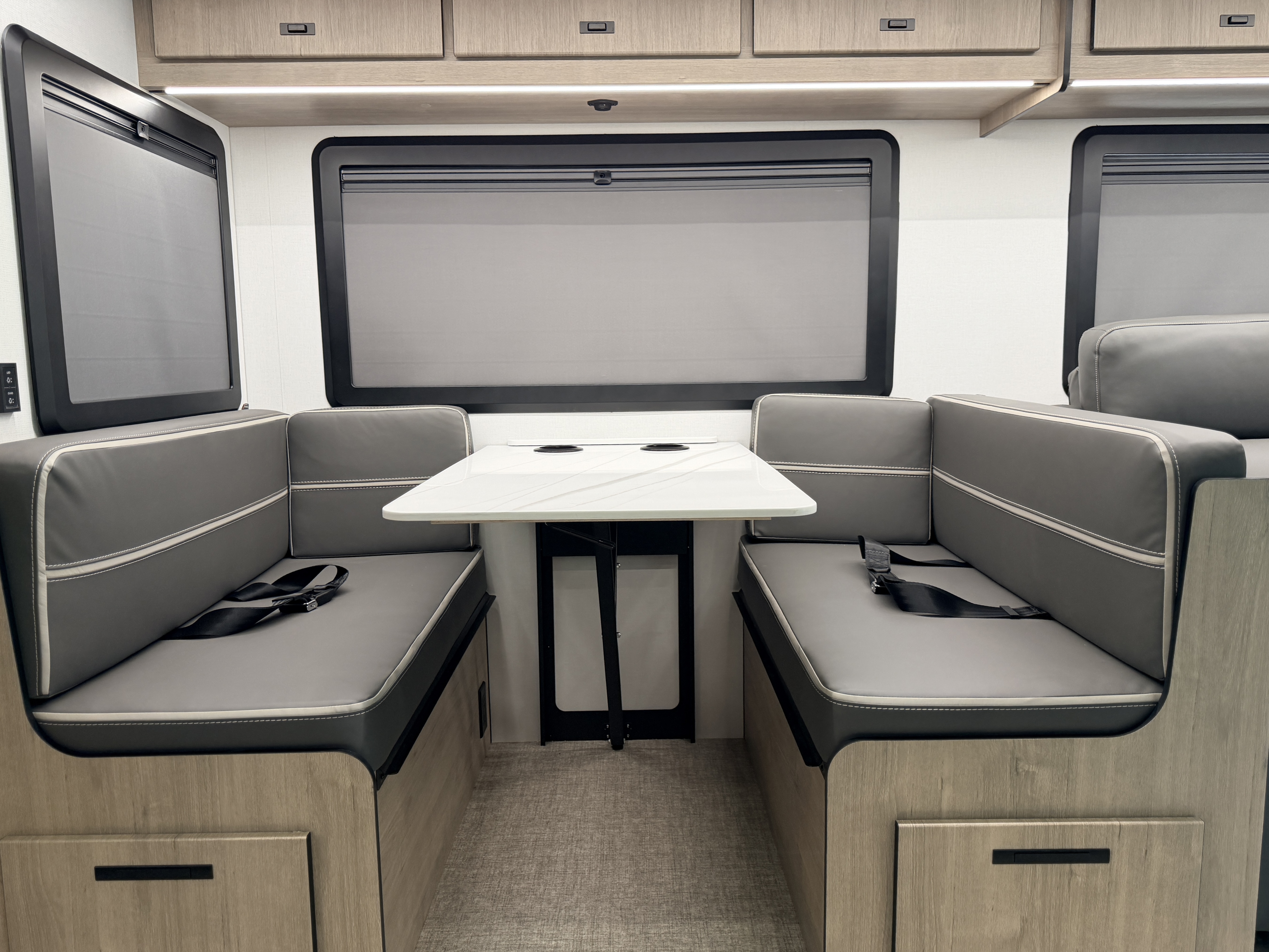 2027 Grand Design Lineage Series F 31ZW5 - Image 12