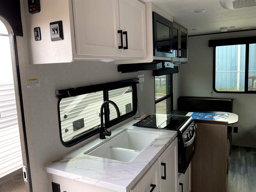 2026 JAYCO Jay Flight SLX 210QB - Image 8