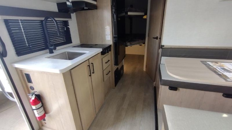 2026 Ember RV E-Series 19ETS - Image 4