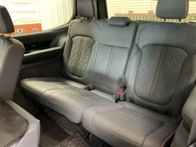 2024 Jeep Grand Wagoneer Utility 4D Series III 4WD - Image 23