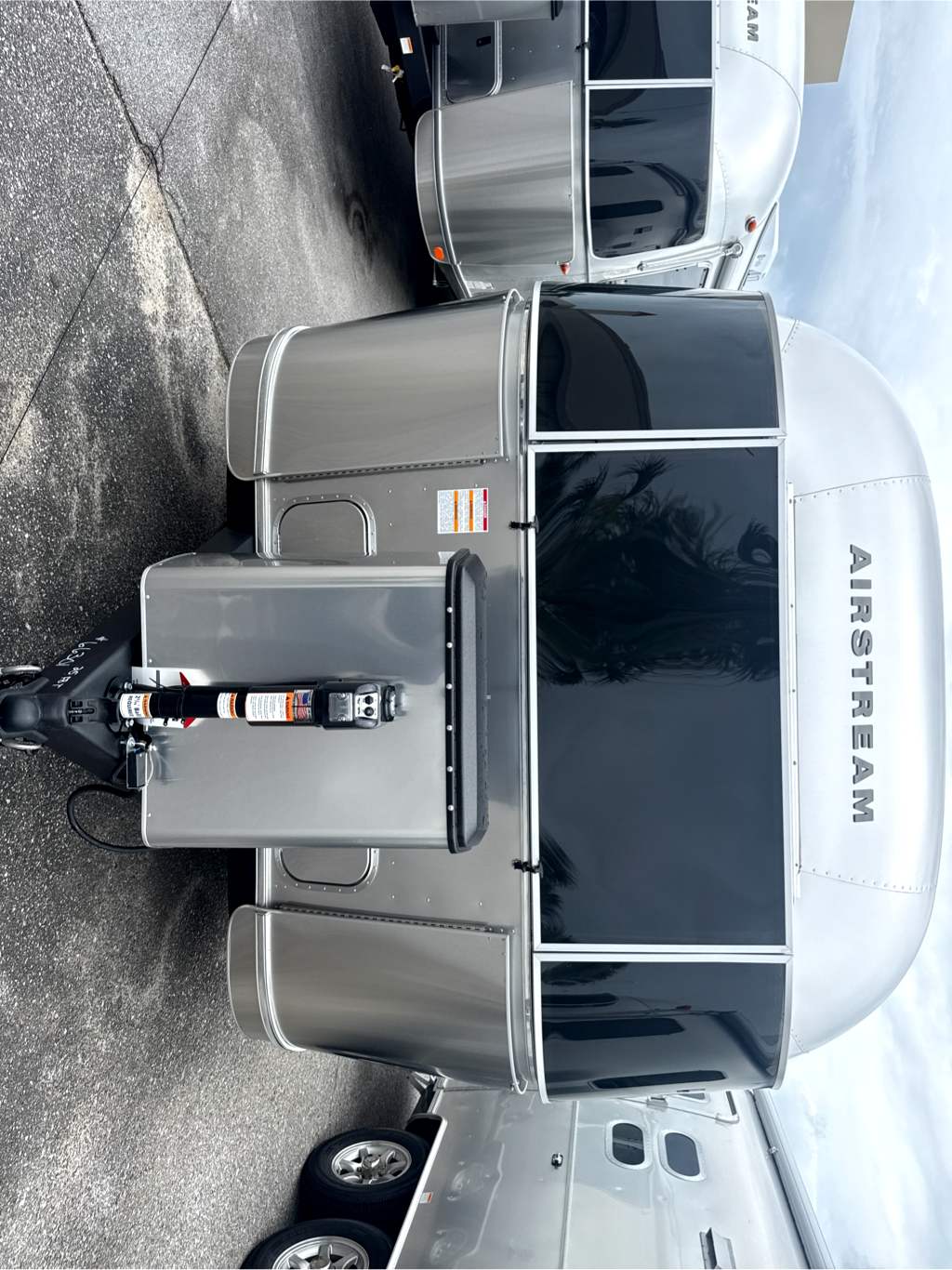 2027 Airstream International 25FB - Image 9