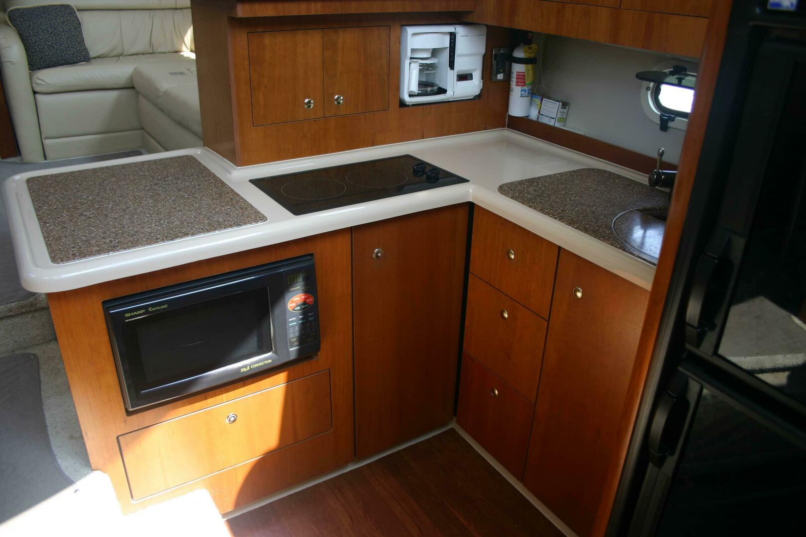 2001 Cruisers Yachts 3750 Motor Yacht - Image 11
