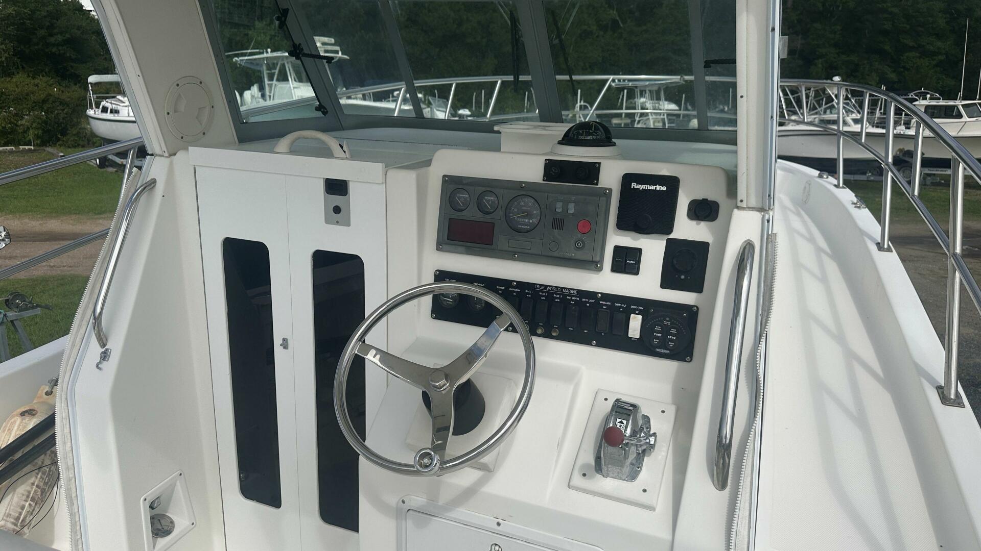 2003 True World Marine TE 288 - Image 5
