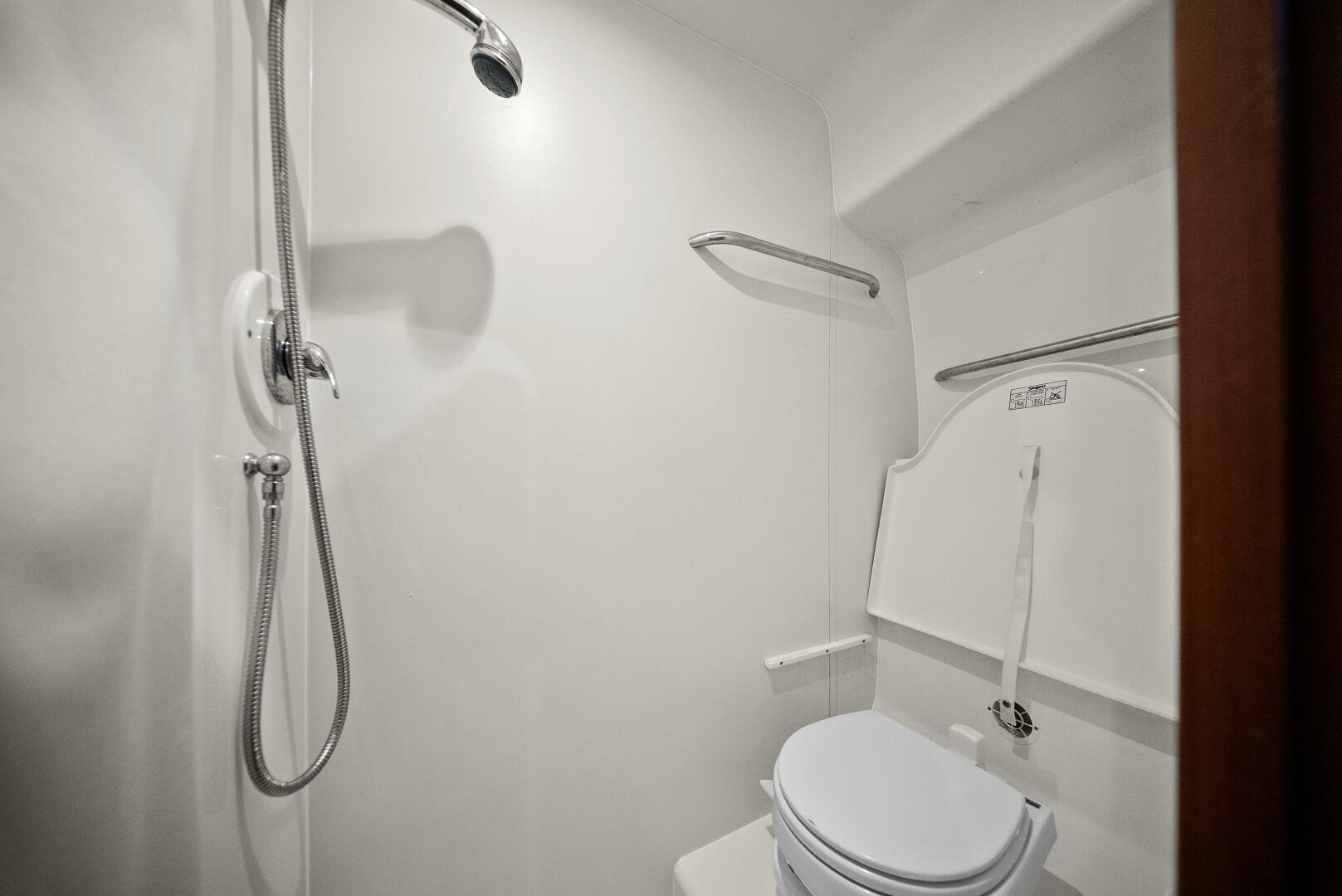 2007 Tiara Yachts 4300 Sovran - Image 31