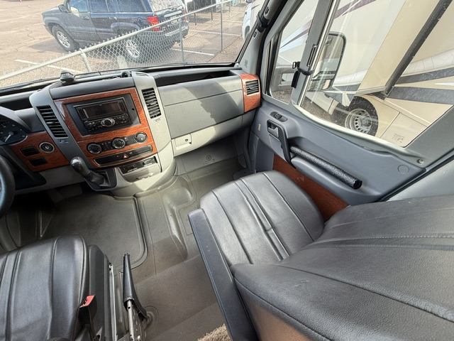 2009 Itasca Navion iQ 24DL - Image 4