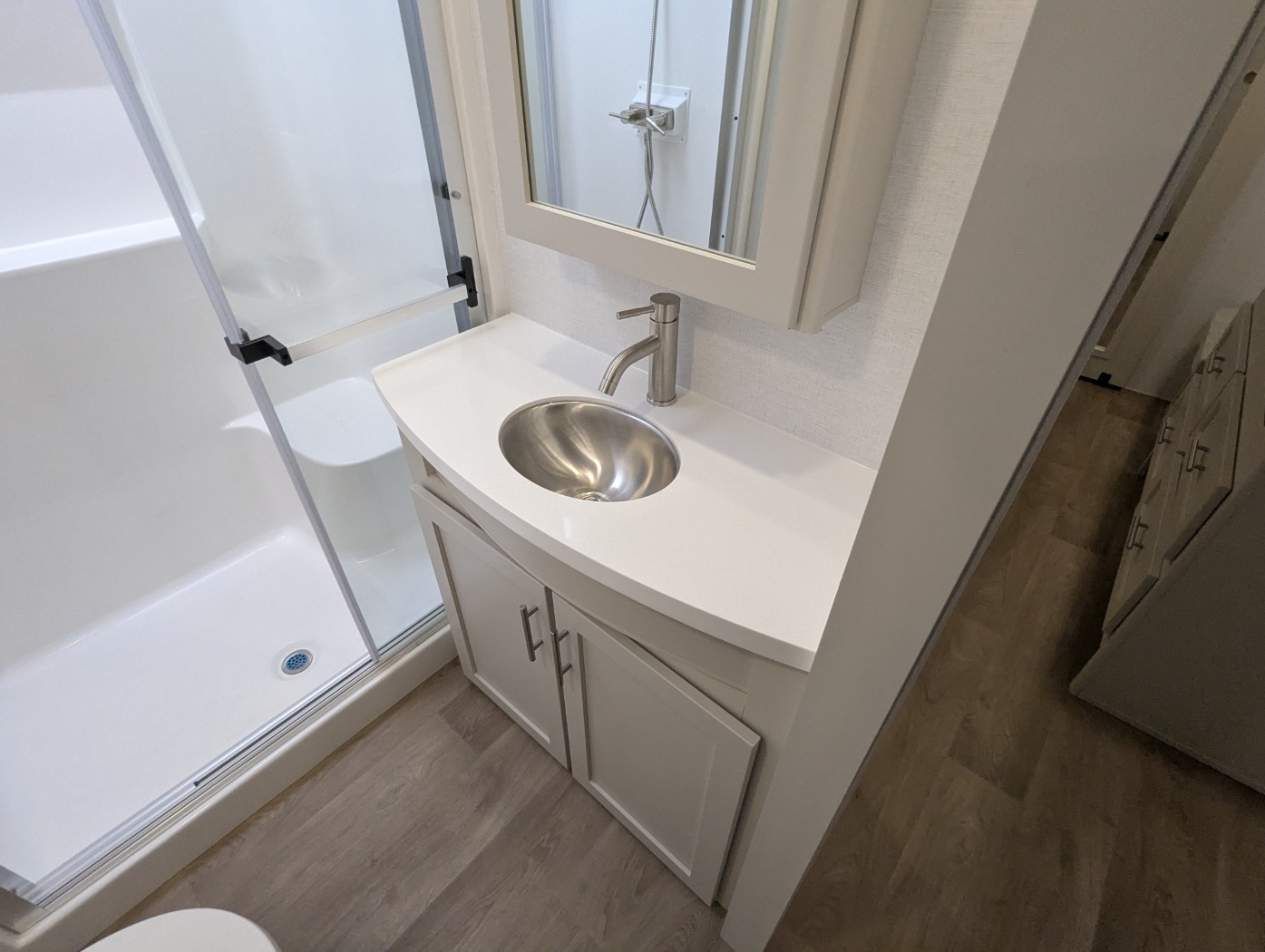 2027 Alliance RV Avenue 32RLS - Image 19