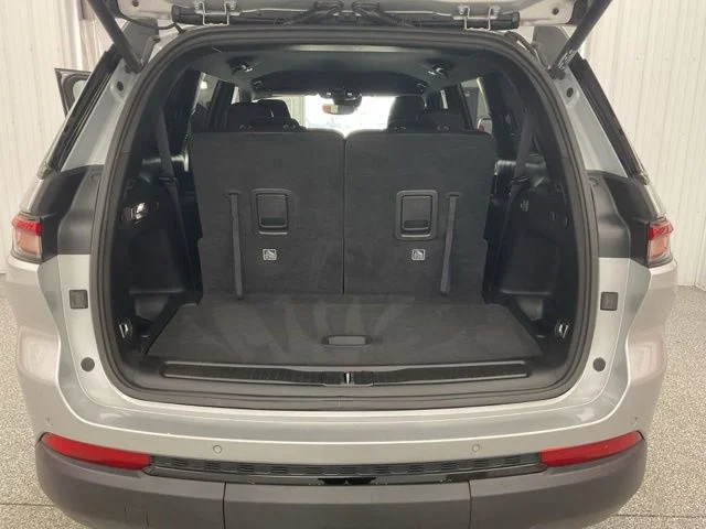 2023 Jeep Grand-Cherokee-L Laredo Altitude 4x4 - Image 22