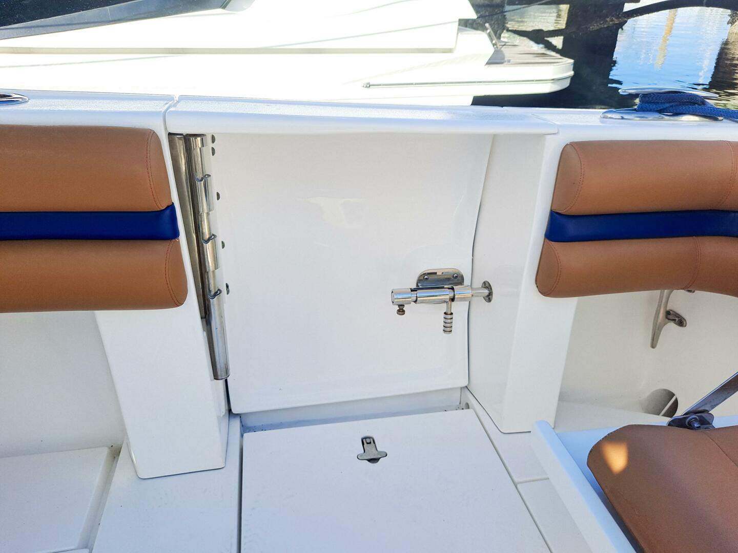 2018 Intrepid 375 Walkaround - Image 8