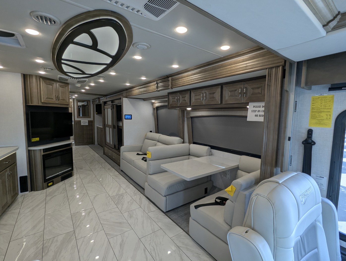 2026 Fleetwood Discovery 38N - Image 10