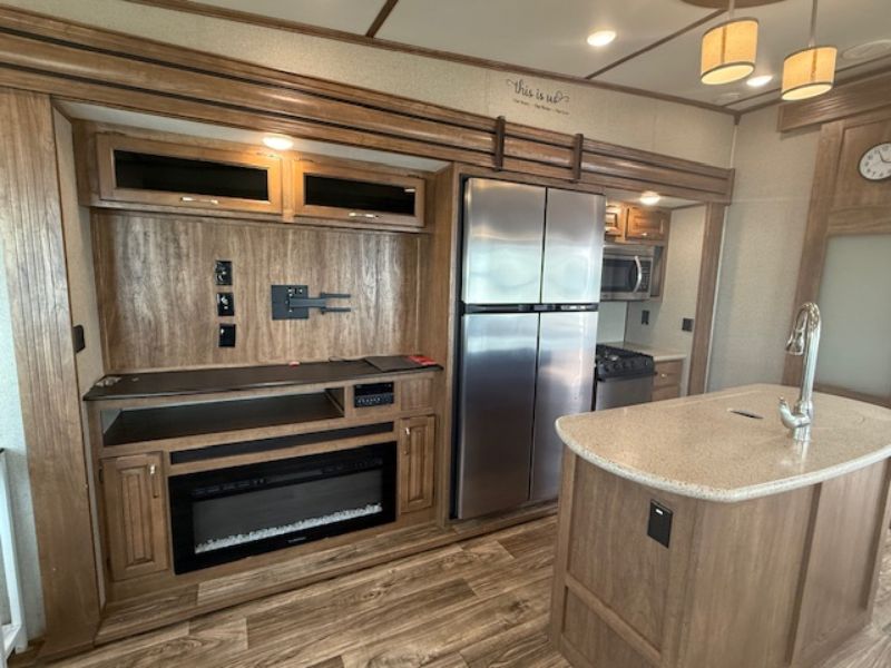 2018 Keystone Laredo 358BP - Image 8