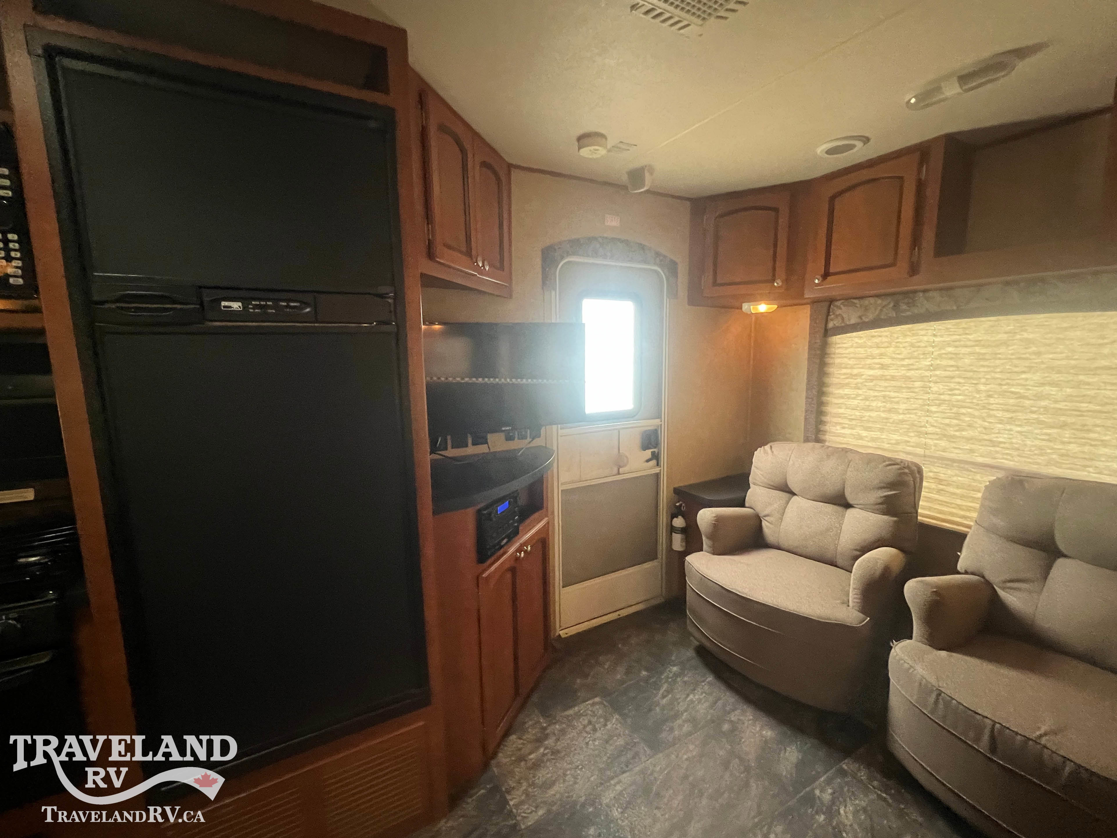 2013 COACHMEN SHASTA REVERE 27RLSS - Image 9