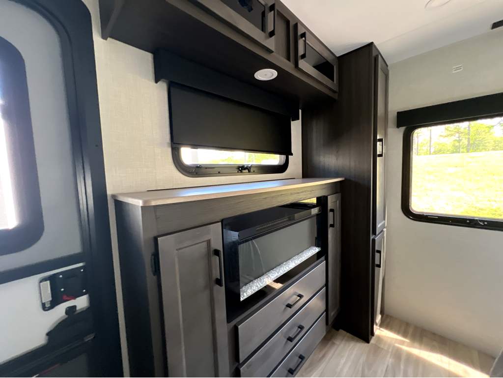 2026 VENTURE RV SPORTTREK 333VFK - Image 20