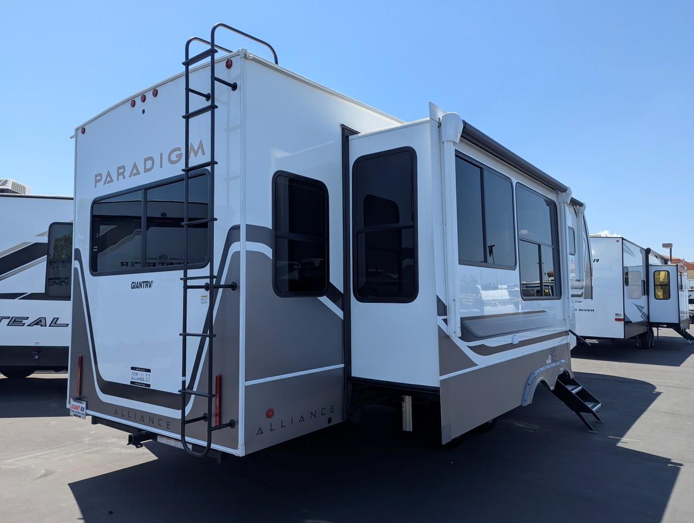 2026 Alliance RV Paradigm 310RL - Image 5