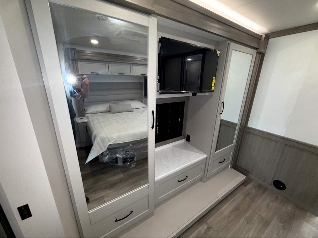 2027 JAYCO PRECEPT 36C - Image 30