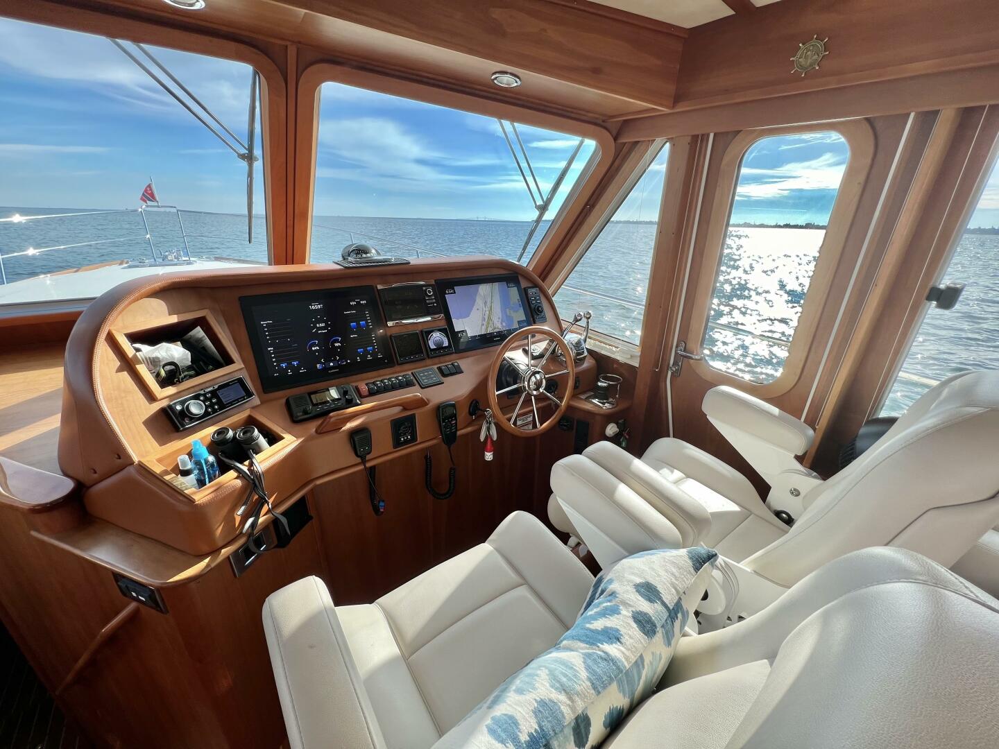 2017 Sabre 48 Salon Express - Image 18