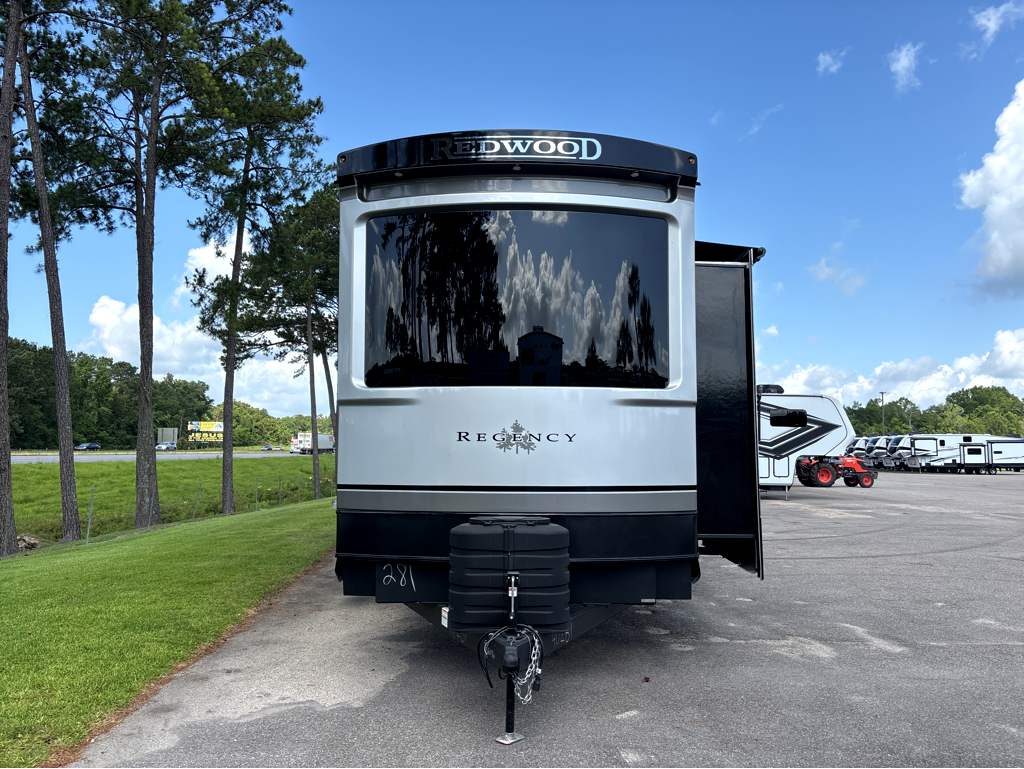 2025 CROSSROADS REDWOOD REGENCY 3881FKL - Image 2
