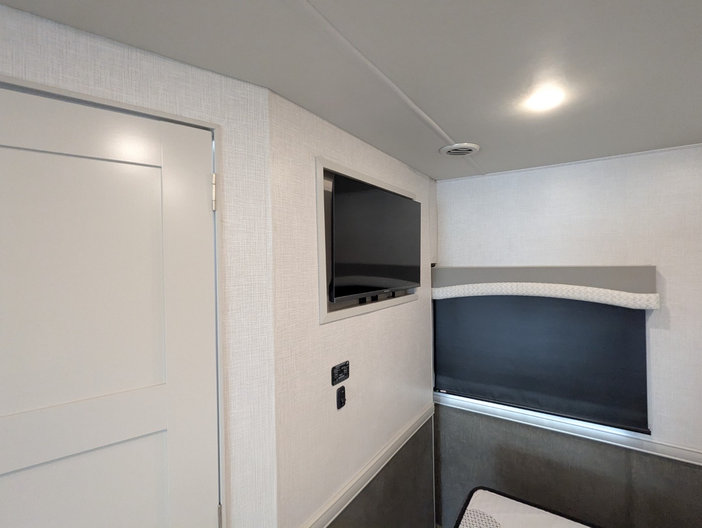 2025 Fleetwood Flair 28A - Image 24