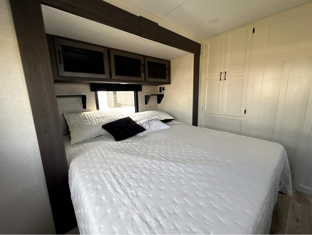 2026 VENTURE RV SPORTTREK 333VMI - Image 20