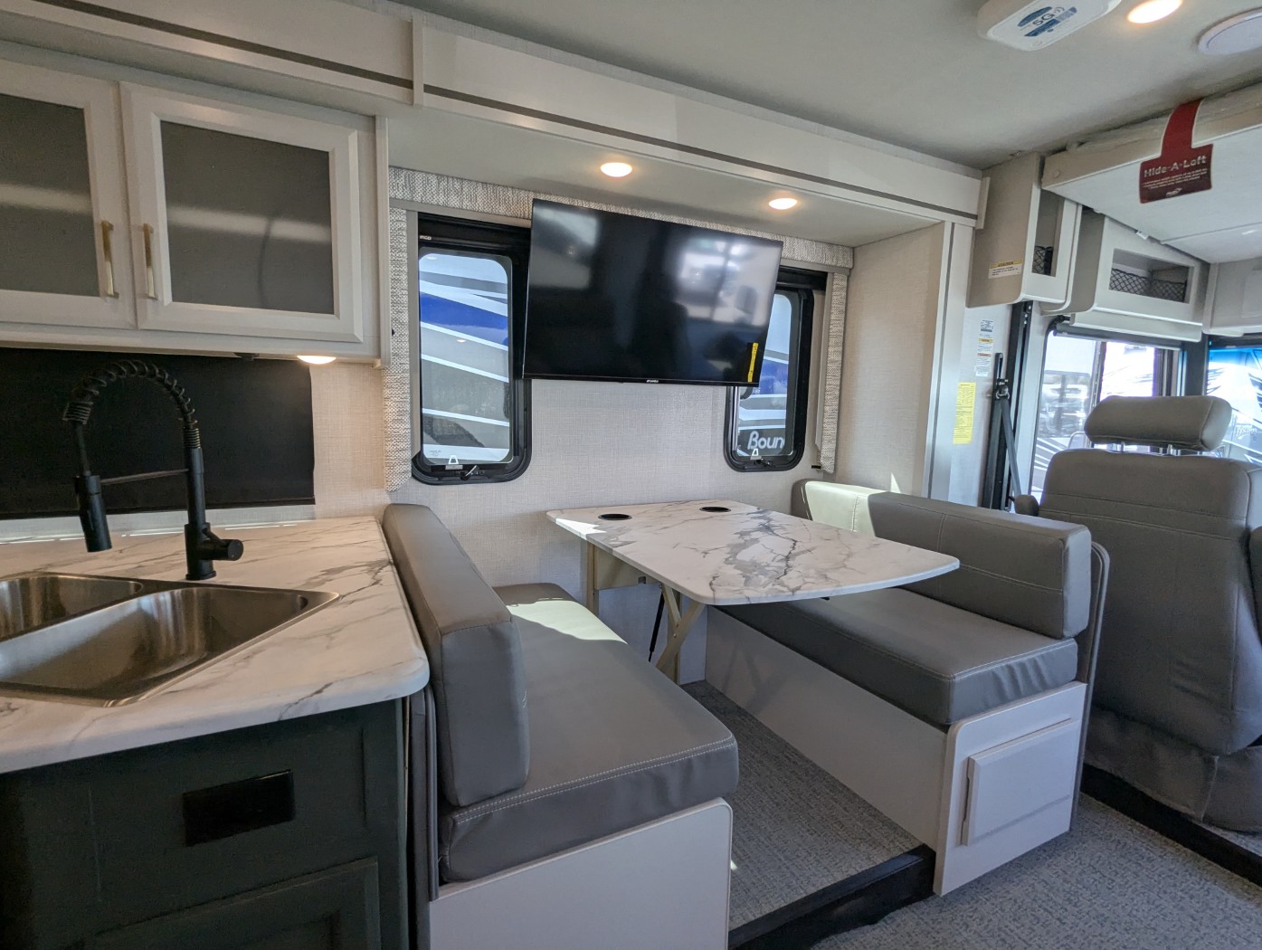 2026 Holiday Rambler Admiral 34J - Image 23