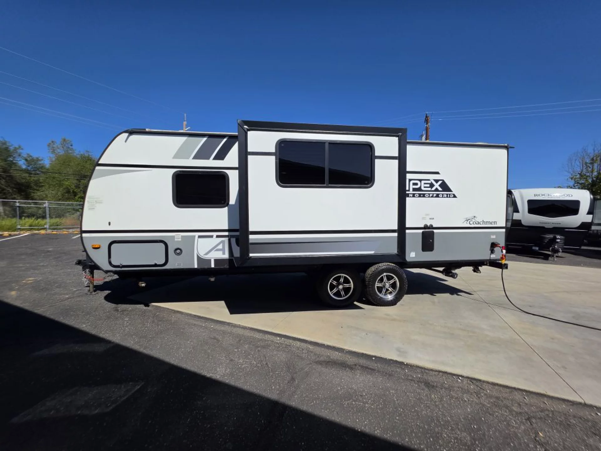 2022 COACHMEN APEX NANO 208BHS - Image 4