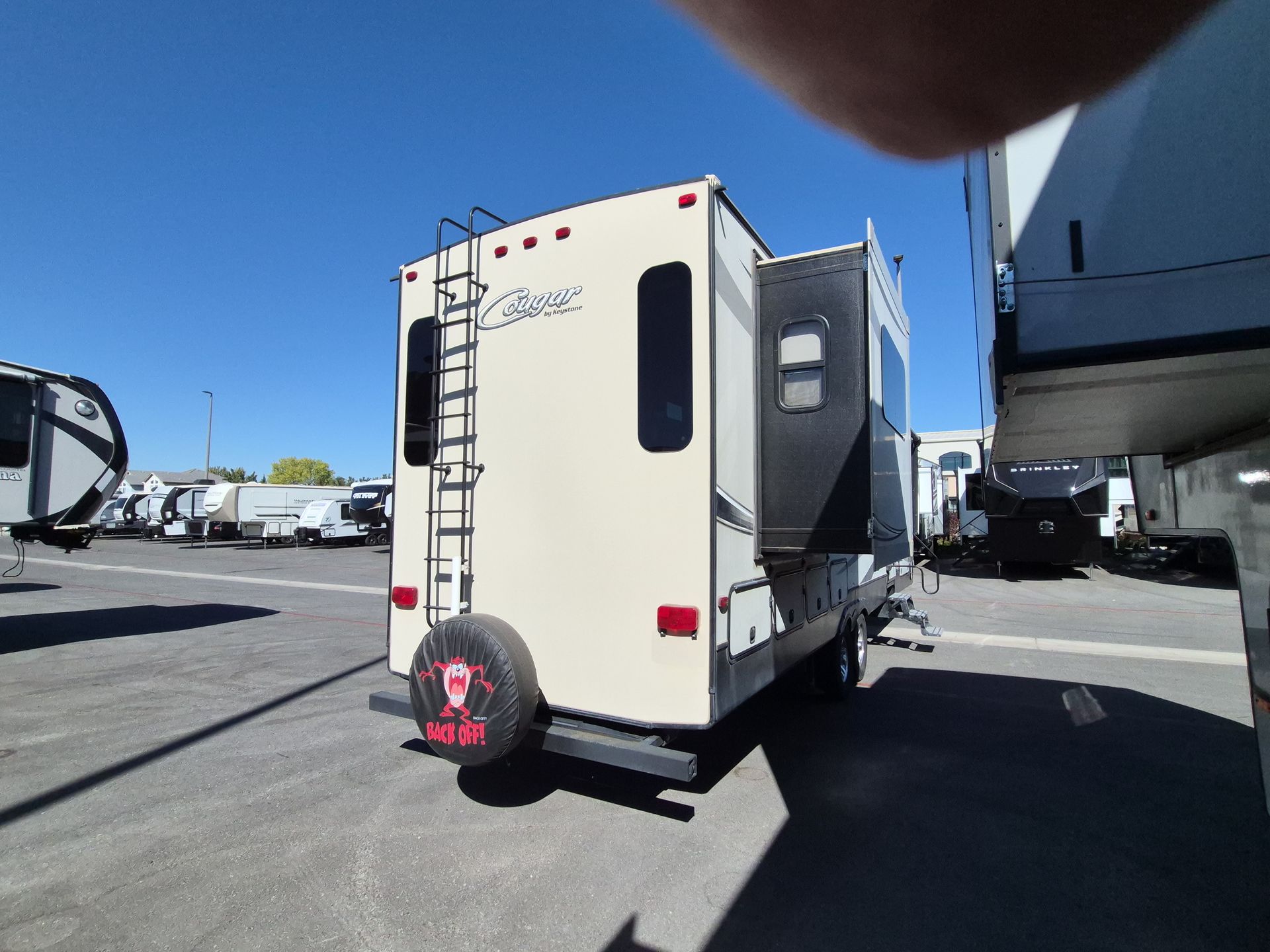 2017 Keystone Cougar 326RDS - Image 8