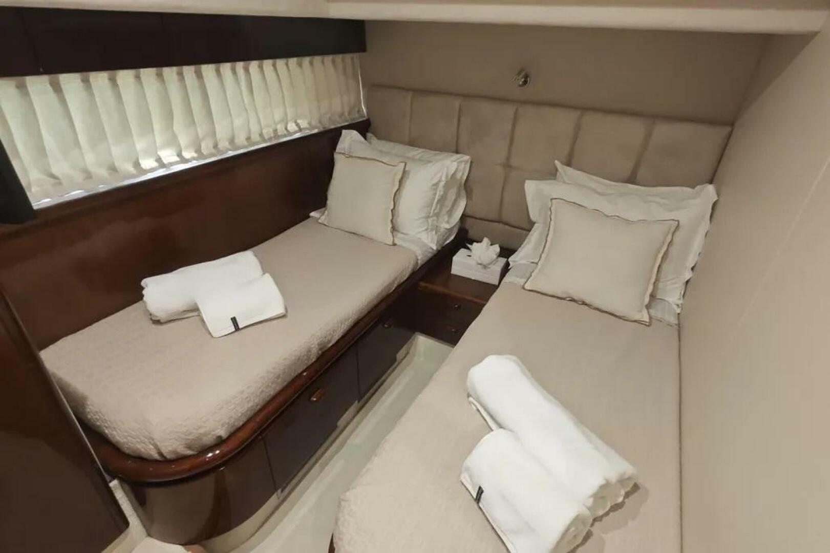 2002 Ferretti Yachts 720 - Image 13