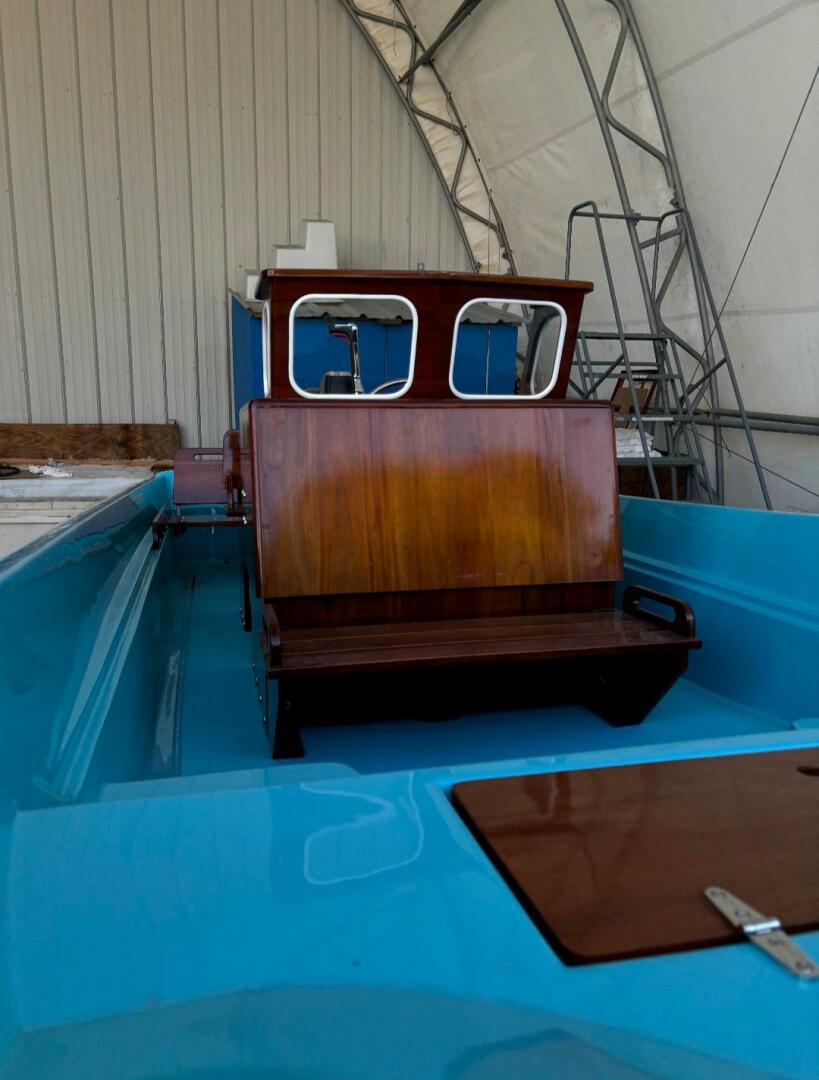 2017 Boston Whaler - Image 6