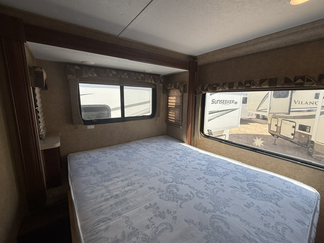 2015 Forest River Sunseeker 3010DS - Image 14