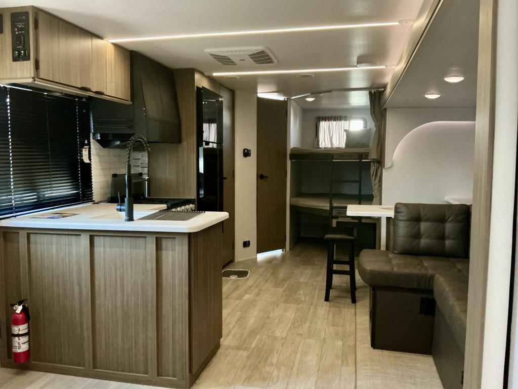 2025 FOREST RIVER 26DBUDX - Image 33