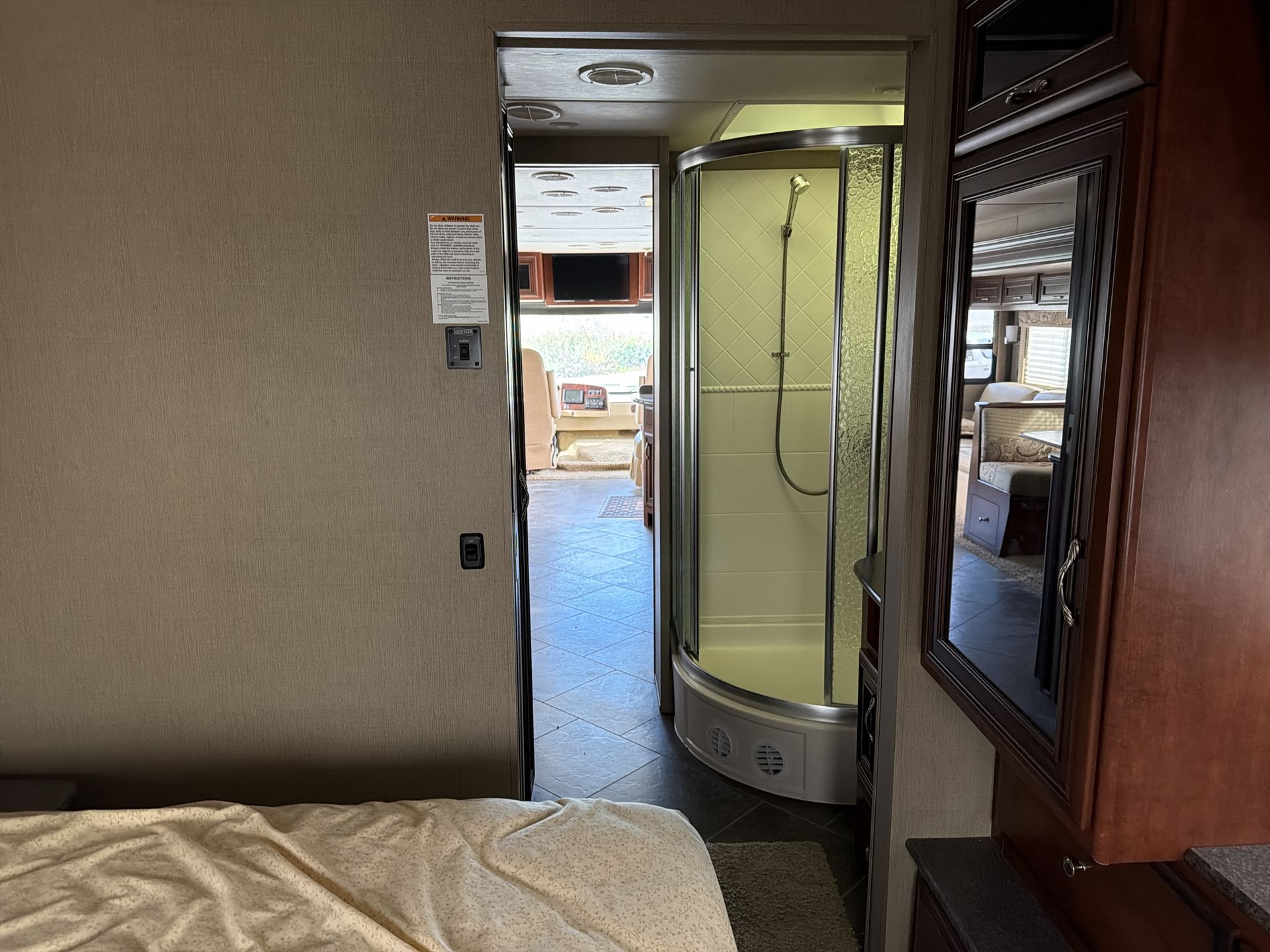 2014 Newmar Bay Star 3309 - Image 46