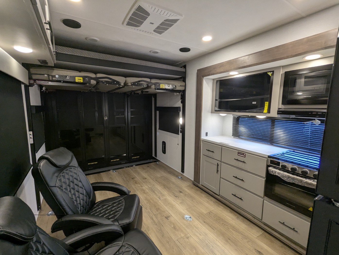 2026 Alliance RV Valor 27T14 - Image 16