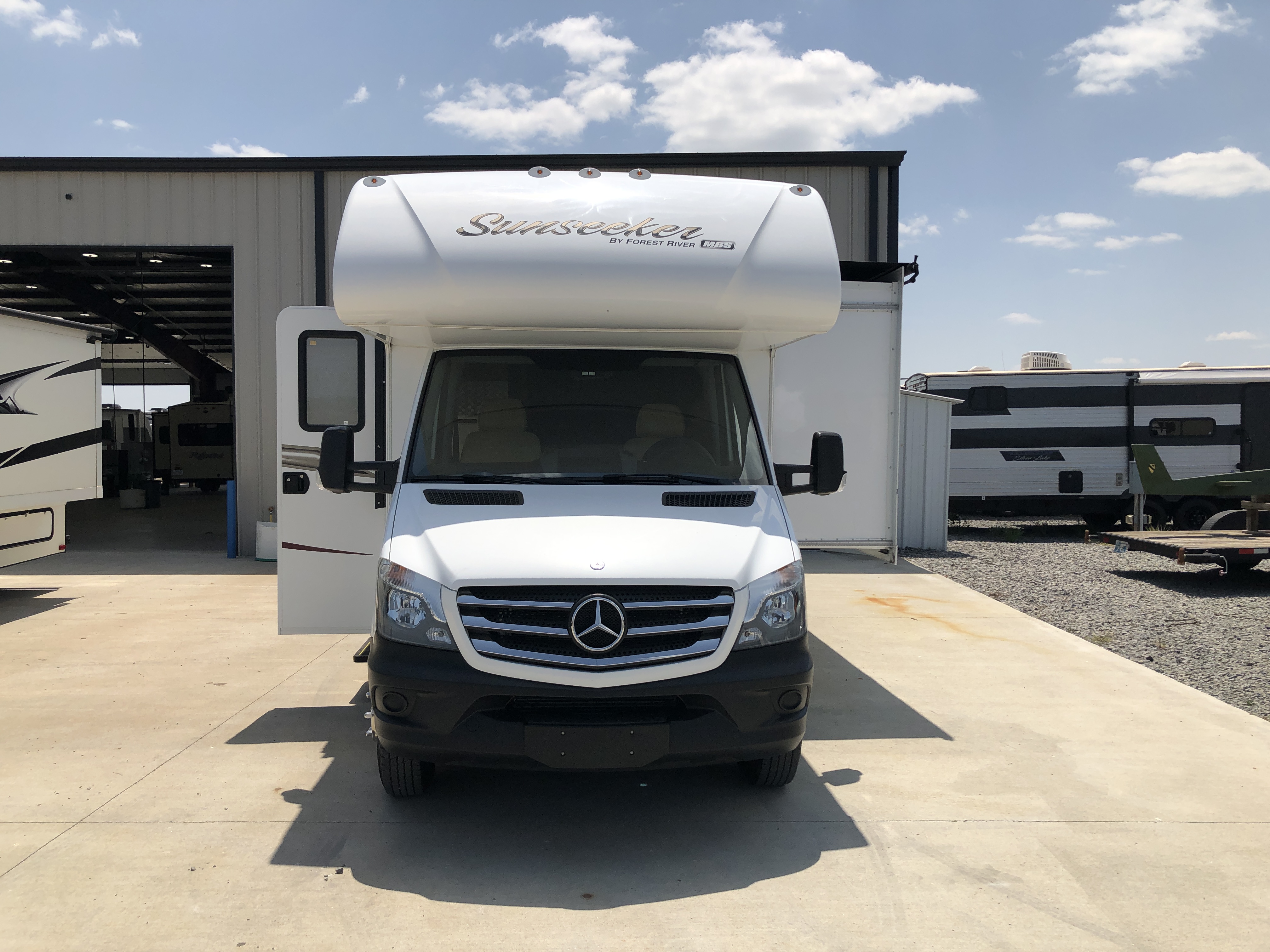 2016 Forest River SUNSEEKER 2400WS - Image 2