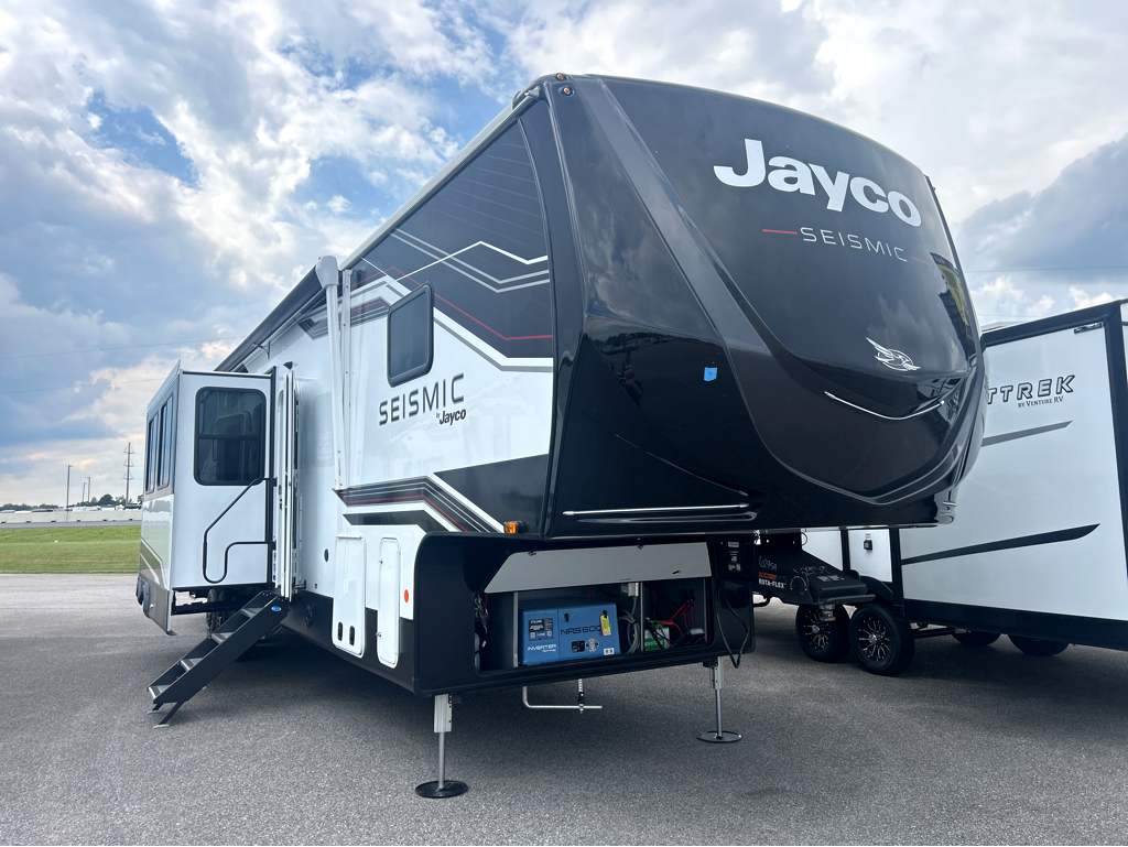 2026 JAYCO SEISMIC 395 - Image 1