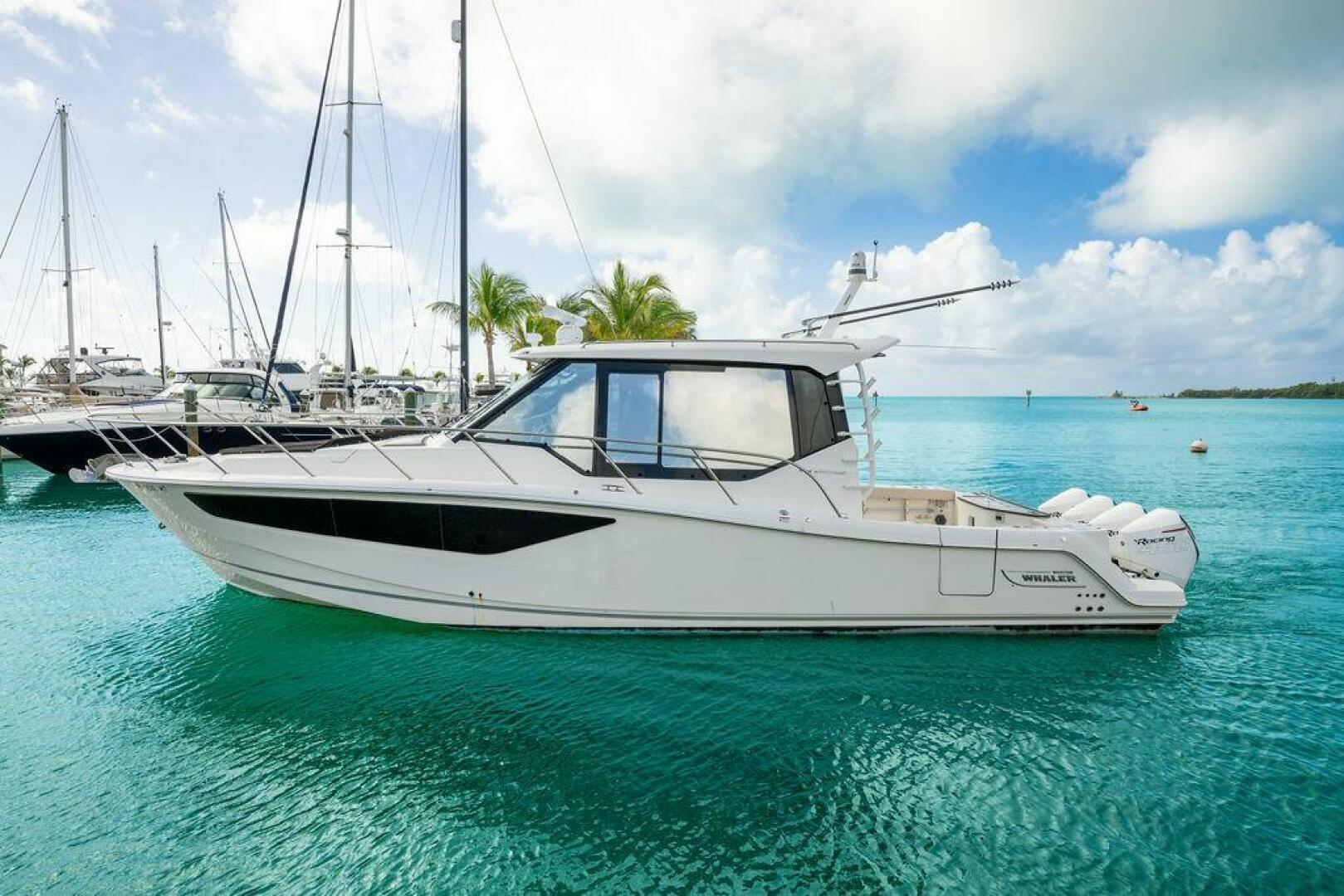 2023 Boston Whaler 405 Conquest - Image 12