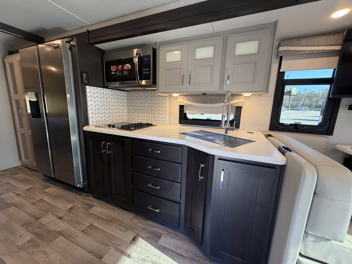 2026 THOR MOTOR COACH PASADENA 34XG - Image 28