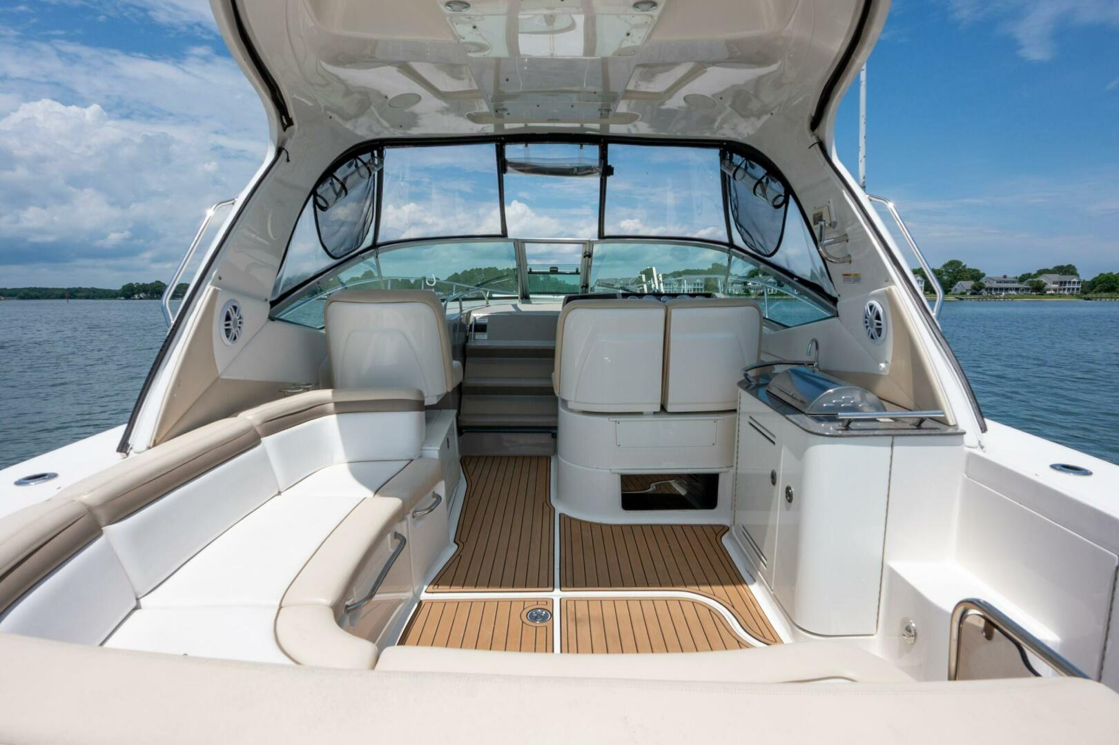 2013 Sea Ray 370 Sundancer - Image 10